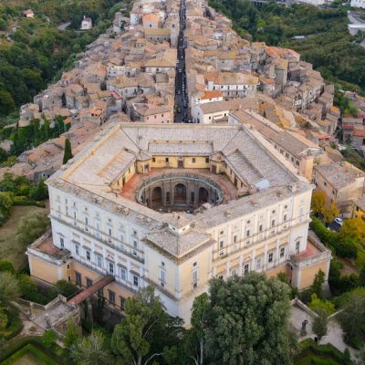 Замок кардинала Фарнезе и озеро Вико: путешествие из Рима