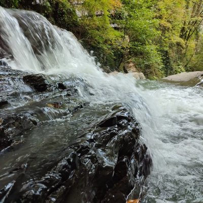 Долина легенд: 33 водопада и адыгейское шоу