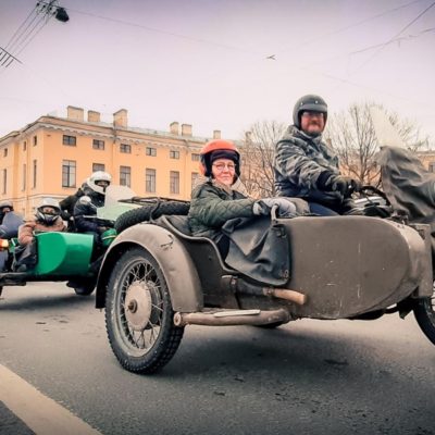 Советский Ленинград: прогулка на ретро-мотоцикле с коляской