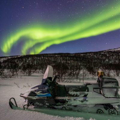 Северное сияние — охота на снегоходах