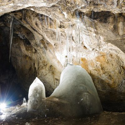 Аскинская ледяная пещера и водопад Мужские слёзы