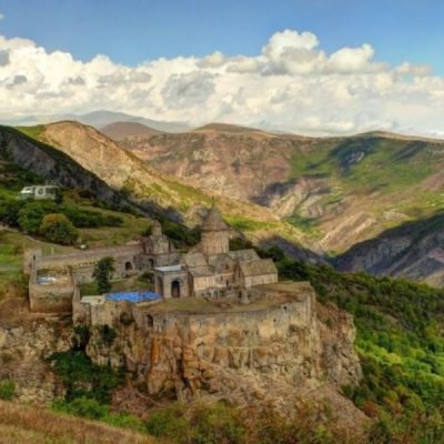 Традиции средневековой Армении в монастыре Татев