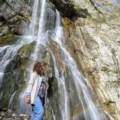 В Абхазию на джипах с вином, песней и ветерком
