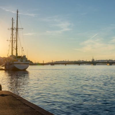 Море рядом! Прогулка по набережной Лейтенанта Шмидта, где...