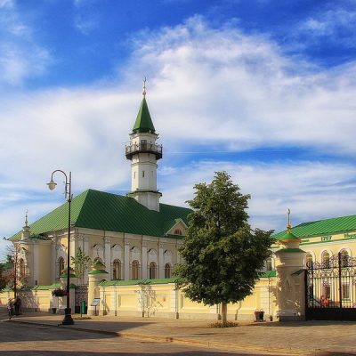 Казань: город меж крестом и полумесяцем