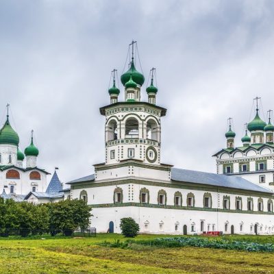 Старинные монастыри под Великим Новгородом