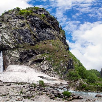 На внедорожниках — к красавице-Рице и великану Гегскому водопаду