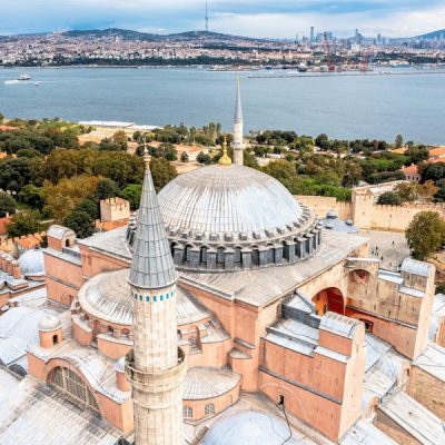 Два Стамбула: Айя-София и Галатская башня