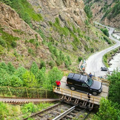 Ледяная поляна Азау и озеро Гижгит из Ессентуков