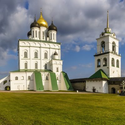 Псковский Кремль снаружи и изнутри