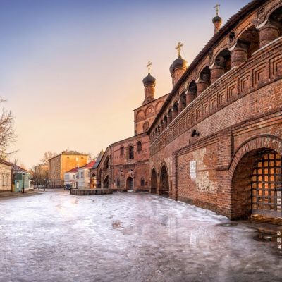 Крутицкое подворье в веках и лицах