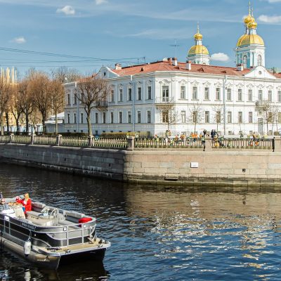 На катере — по малым рекам и каналам Петербурга