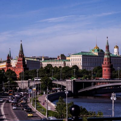 Обзорная автомобильная экскурсия по Москве с двумя гидами