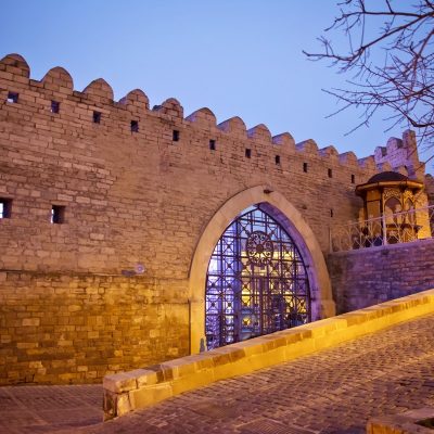 Караван-сараи, мечети, резиденции шахов — гуляем по Старому Баку!
