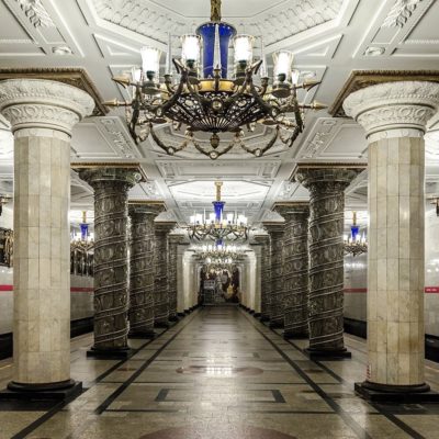 Петербургская подземка: путешествие по станциям и истории