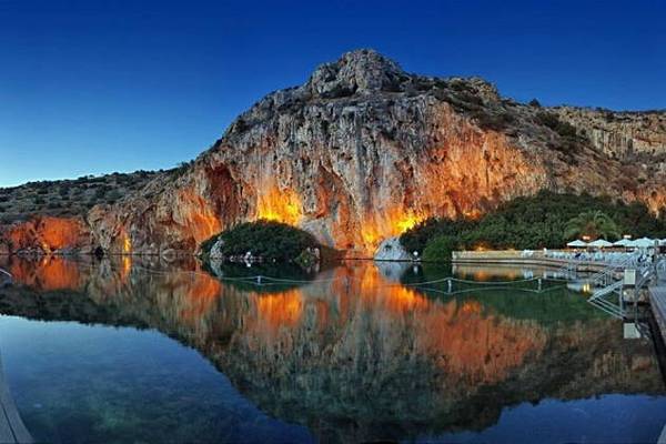 Озеро Вульягмени и набережная Афин