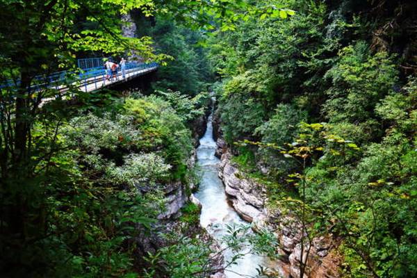 Гуамское ущелье и термальный источник Н2О