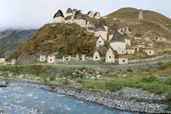 Восточная Алания: Кармадон, город мертвых Даргавс, Куртатинское ущелье