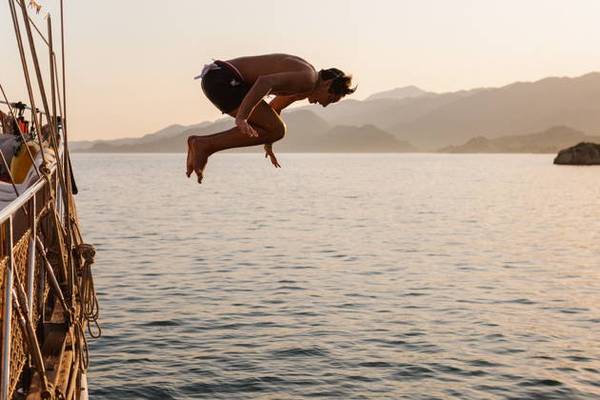 Морская прогулка на пиратской яхте