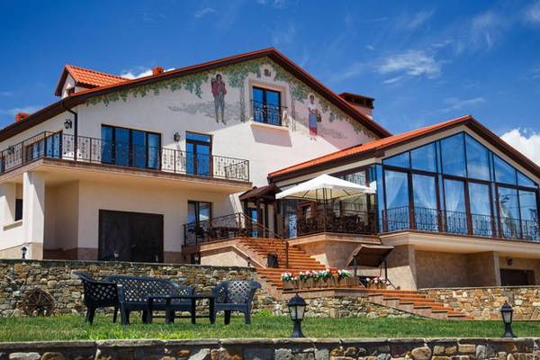 Русская Тоскана: экскурсия на винодельни «Шато Пино» и «Мысхако»