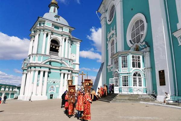 Соборный холм - Успенский собор, Архиерейский двор, смотровые площадки