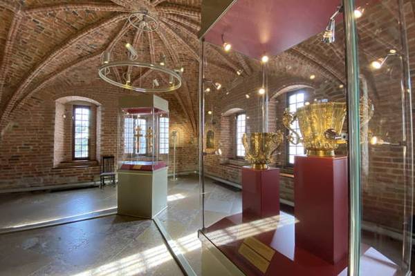 Светский Новгород: золотая кладовая и экспозиция истории Новгорода 