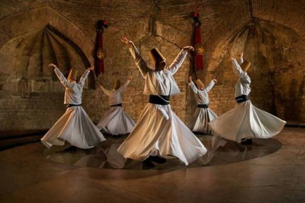 Завораживающие шоу танцующих дервишей