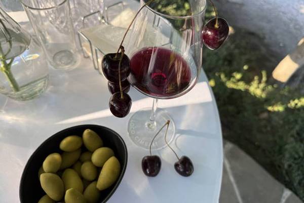 Летний вечер в Севастополе. Вино и море