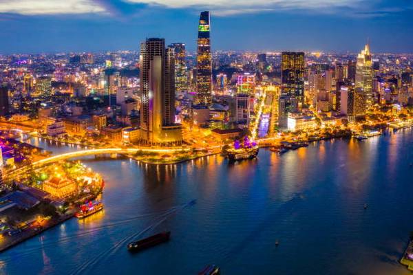 Романтический ужин на корабле с прогулкой по реке Сайгон