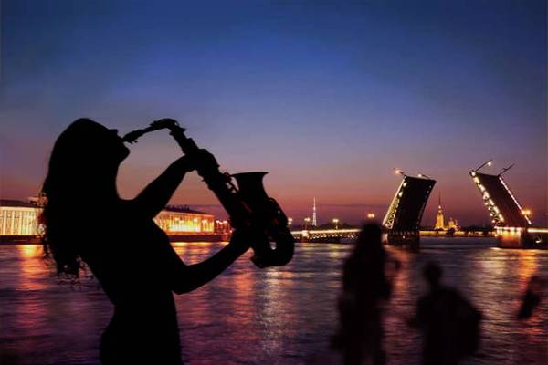 Джаз над ночной Невой: на музыкальном теплоходе к разводным мостам