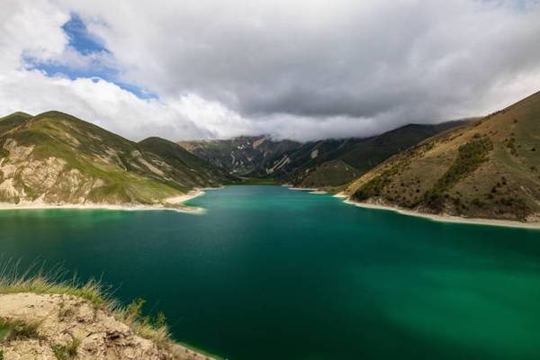 Высокогорное озеро Кезеной-Ам, две Мечети, Родник и город Хой