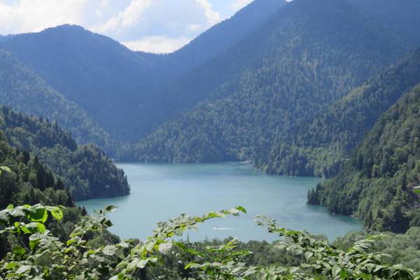 Высокогорное озеро Рица 