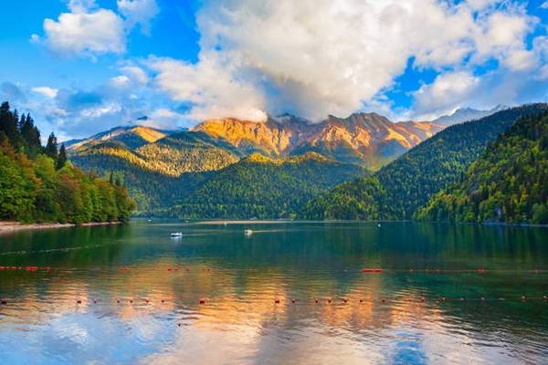 VIP-тур по Абхазии на минивэне в мини-группе