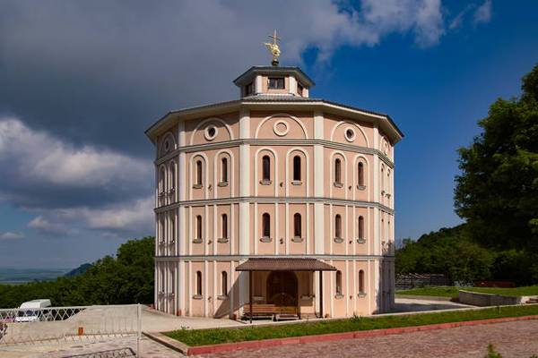 Поездка по самым важным православным обителям Кавказа