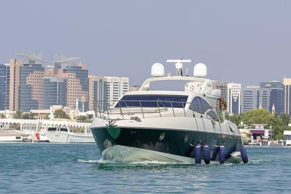 Роскошная яхта в Абу-Даби