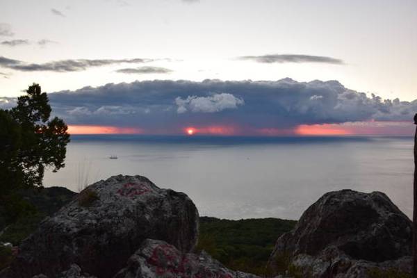 Встреча рассвета в горах над Ялтой из Партенита