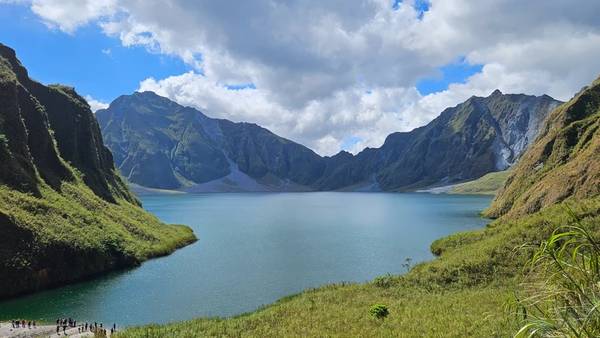 К вулкану Пинатубо из Манилы: по пепельной долине на джипах и пешком