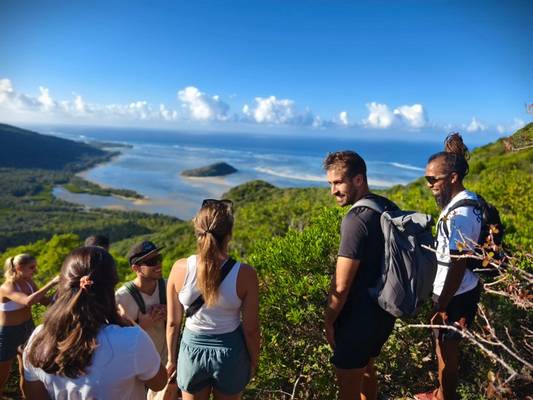 Хайкинг из Порт-Луи на вершину Ле-Морн-Брабант с видом на подводный водопад