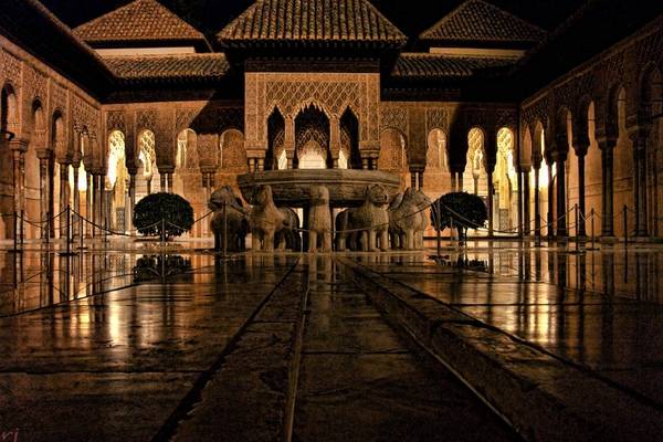 Альгамбра в объятьях ночи