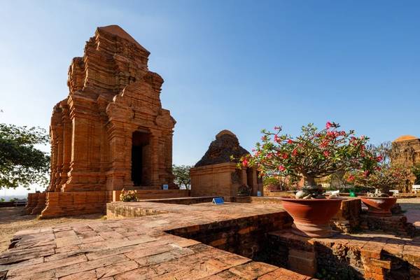 Гора Таку, маяк КеГа и Чамские башни: наследие Биньтхуана (из Муйне)