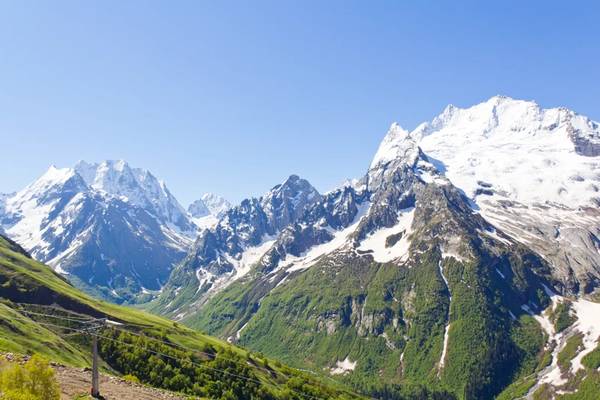 Домбай на автомобиле премиум-класса