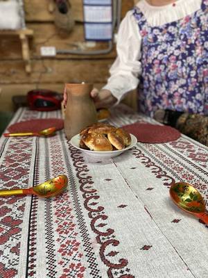 В гости к старообрядцам: обед из печи и мастер-класс у ткачихи