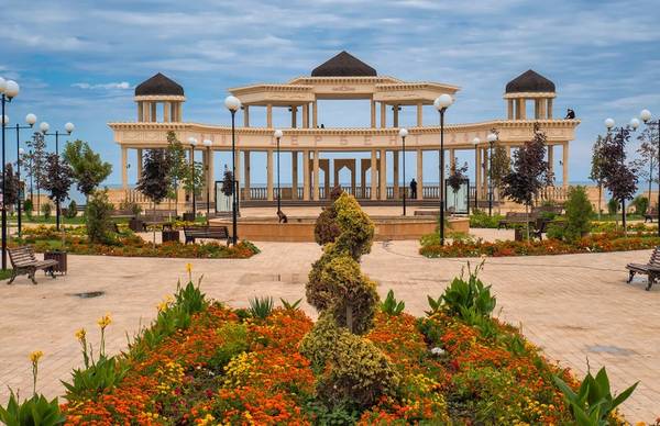 Дербент и каспийский монстр «Лунь» из Избербаша