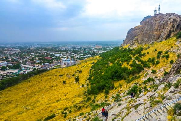 Ош: подъём на священную гору Сулейман-Тоо