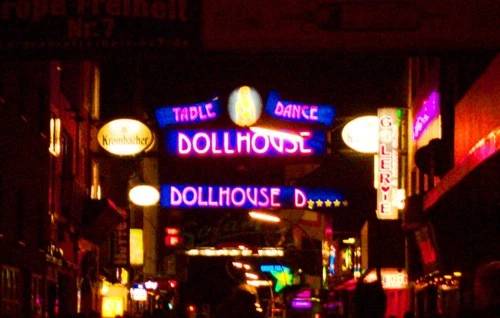 Квартал развлечений, или Где повзрослели «Битлы»