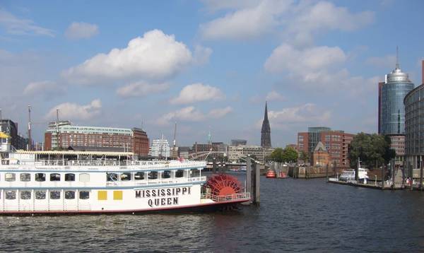 Прогулка на речном трамвайчике по портовой гавани и каналам