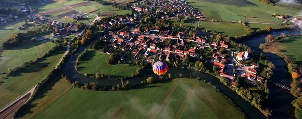 Замки и монастыри региона Доленьска