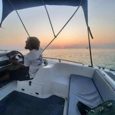 Морское путешествие на остров Тумбату и в пещеры Фукучани