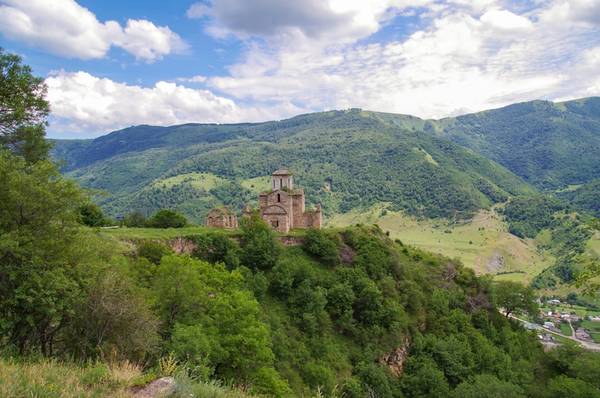 Из Домбая — в Сентинский храм, Джамагатское ущелье и Тебердинский заповедник