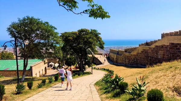 Дербент и экраноплан «Лунь» из Избербаша
